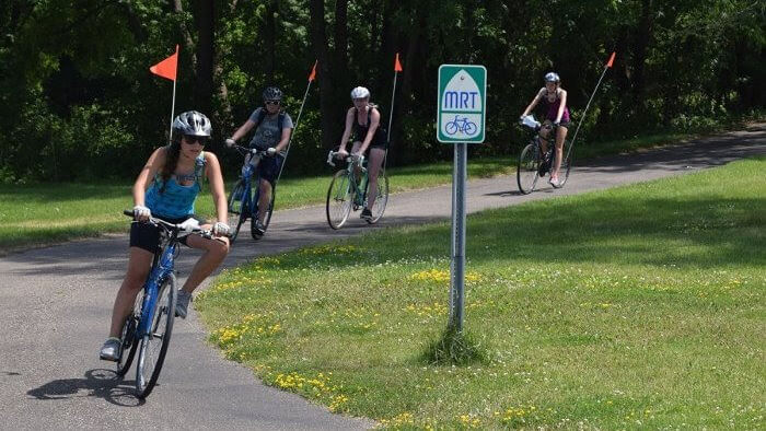 THE COON RAPIDS 10-MILE BIKE LOOP MAKES  ﻿IT EASY TO CONNECT AND DISCOVER