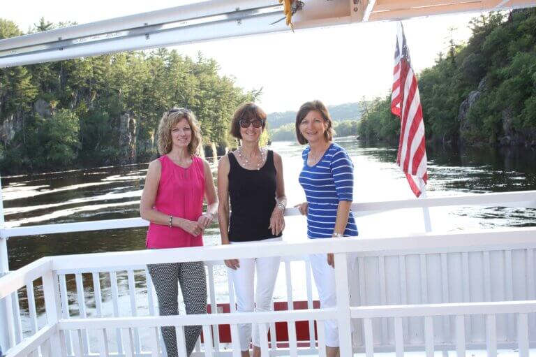 TAYLORS FALLS BOAT TOURS | Relax on the St. Croix