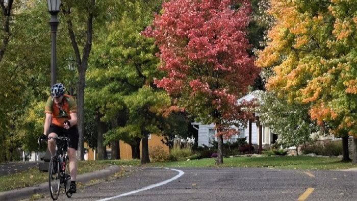 BIKE DESTINATIONS AND PEAK FALL COLOR WEBLINKS FOR THE UPPER MIDWEST