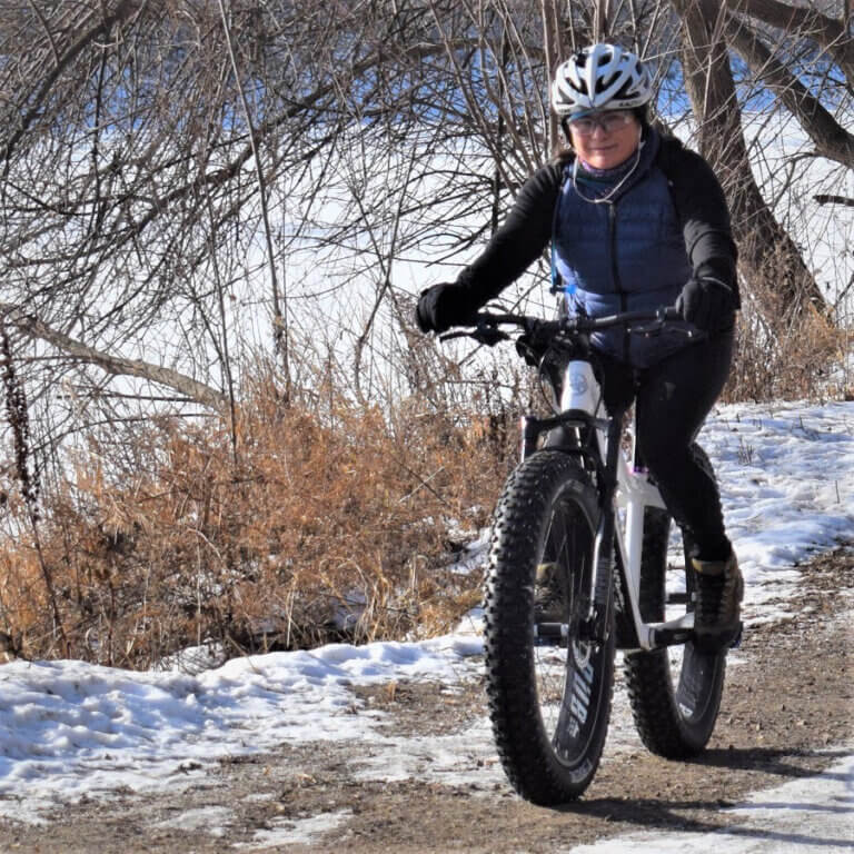 CAN I RIDE AN E-BIKE WHEN IT IS COLD, SNOW OR WET?