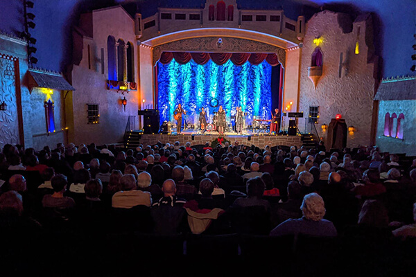 Austin CVB / Discover Austin MN - Slider Image 3 - AustinMN Paramount3