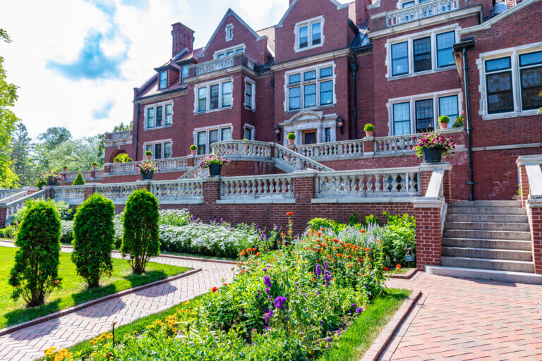 TAKE THE TOUR: VISIT GLENSHEEN
