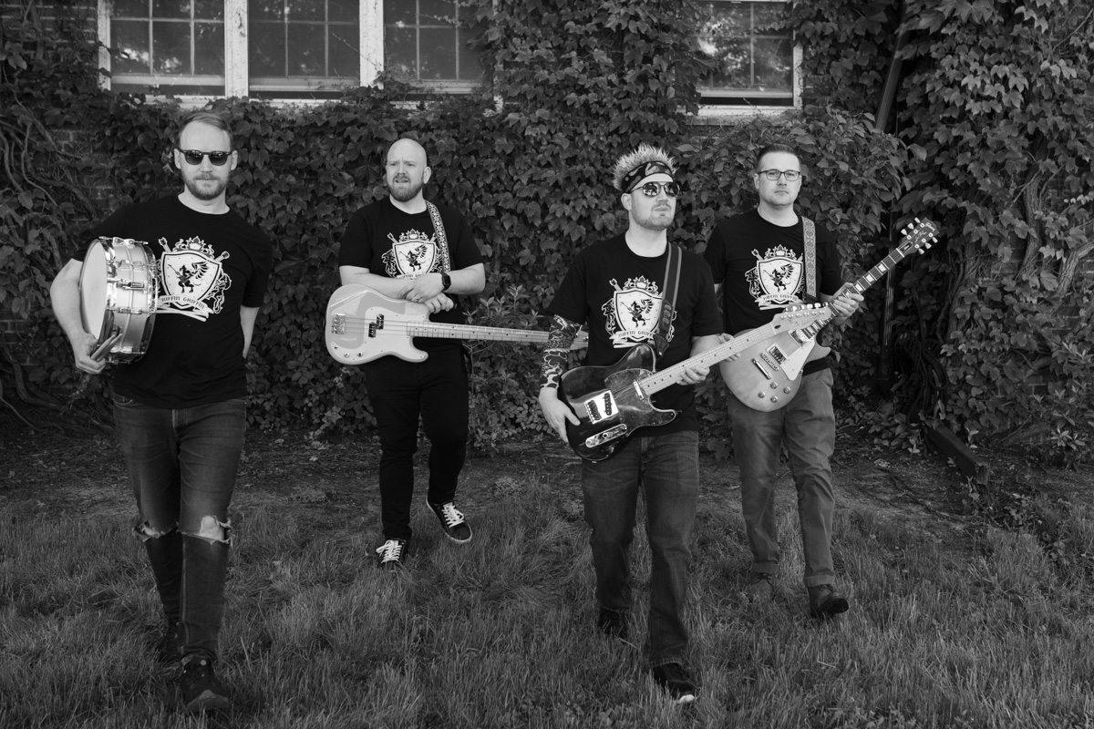 Riffin' Griffin - Slider Image 2 - Bandphotos4 Walk BW